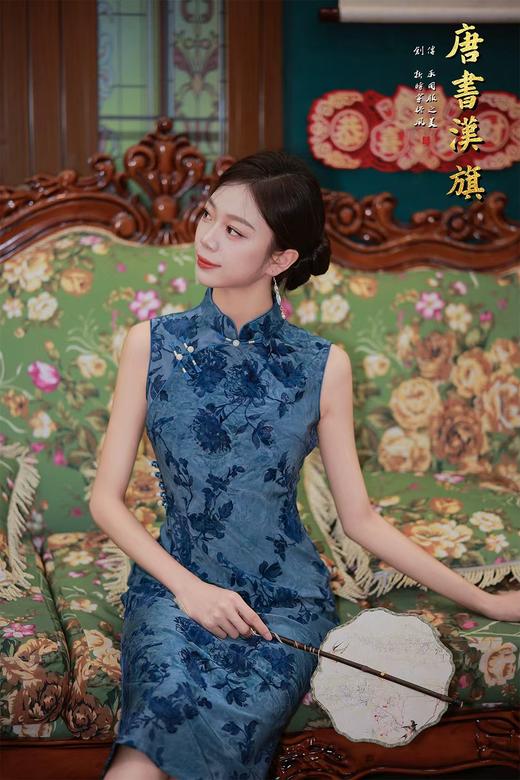【珠扣青花】蓝色扎染玫瑰花纹腰部盘扣装饰收腰显比例无袖设计日常旗袍改良新中式 商品图6