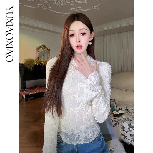 余潇潇【优雅情调】立体盘花拼接珍珠小米珠重工刺绣娃娃领修身上衣 商品图0