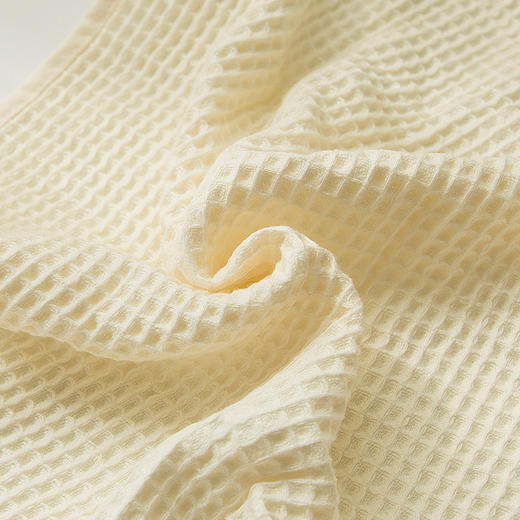 愉悦之家 无印棉蜂窝纹毛浴巾 | 百分百长绒棉，双面立体蜂窝纹加暗藏隐格四色可选；蓬松柔软敏感肌可用，柔软触感秒吸干很耐用，越用越柔软 商品图6