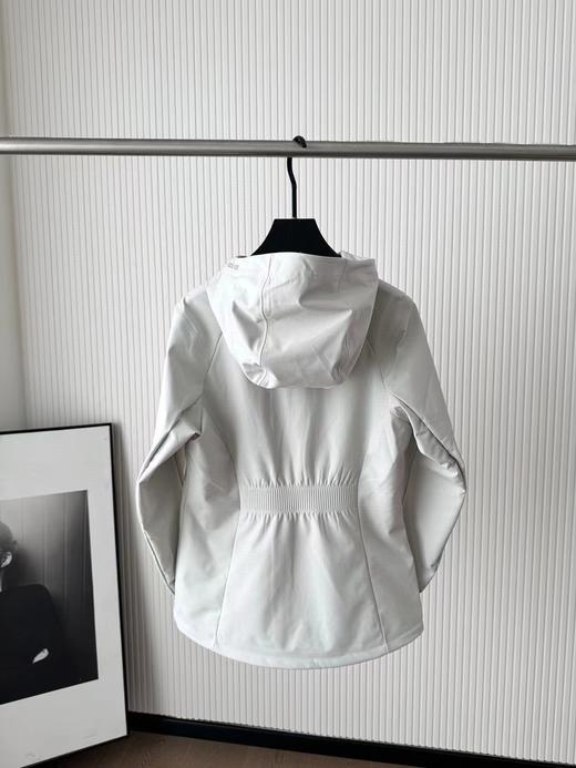 点此购买 可隆春秋季女士户外运动软壳连帽冲锋衣 zc 329776 商品图5