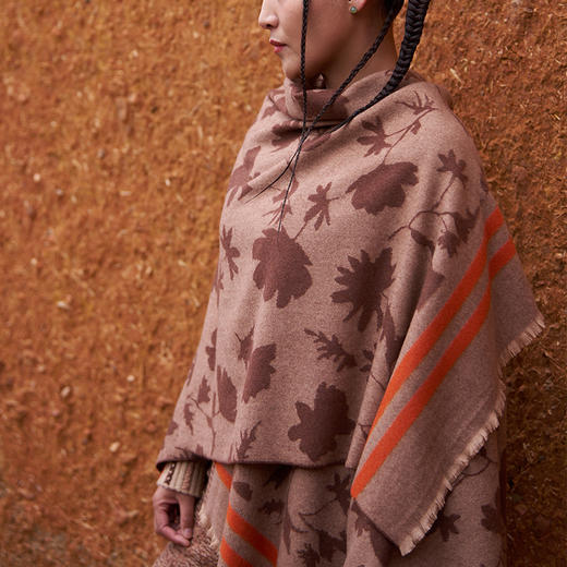 羊绒双面提花U型斗篷  SJF97W378N 商品图3