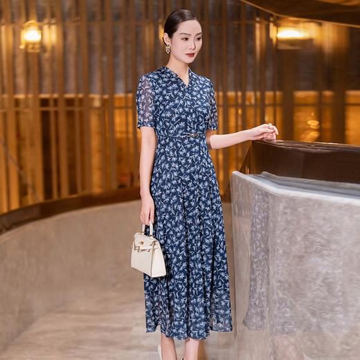 S526ALC860H89藏蓝色连衣裙女新款时尚气质印花修身显瘦v领短袖大摆裙 商品图2