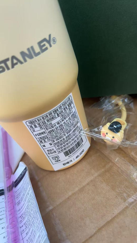 韩单正品史丹利，星巴克&𝐤𝐚𝐤𝐚𝐨 𝐟𝐫𝐢𝐞𝐧𝐝𝐬联名不锈钢保温杯‼️
591ml
原价46000韩元，代购600➕ 商品图14