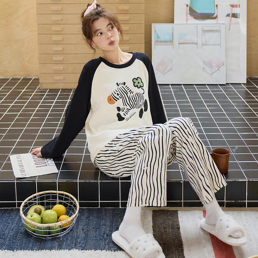 【超模君严选 云朵棉自带bra睡衣套装】简约圆领 天然植物印染 自带胸垫 兔穿bra防凸点 无感胸垫柔软亲肤 裤子阔腿版型 包容性强 商品图3