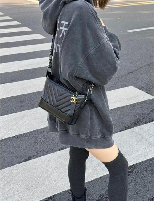 Chanel 小号 黑金 v纹 油蜡牛皮 流浪包 商品图1