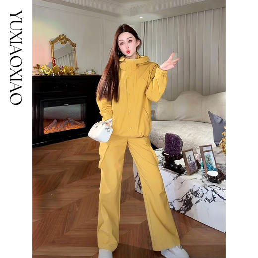 余潇潇【甜心冲锋】高级感时尚可拆卸袖冲锋衣外套&宽松休闲工装裤 商品图4