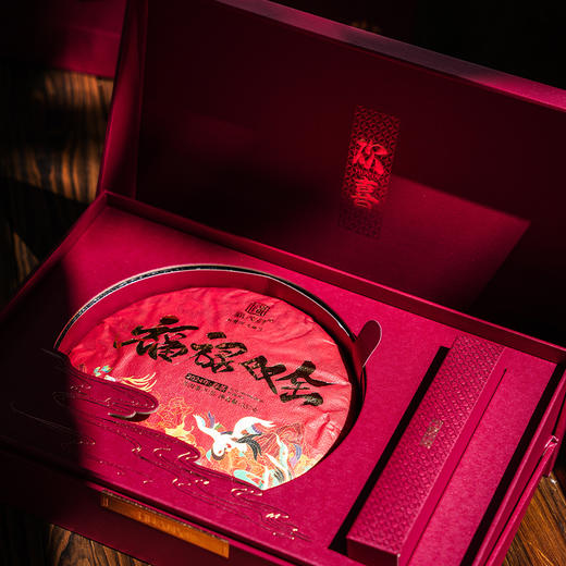 【福禄双全】以茶为礼 福禄双全 满满的祝福送给你 2024年春茶易武茶区落水洞普洱生茶古树茶饼357g/饼礼盒装！ 商品图2