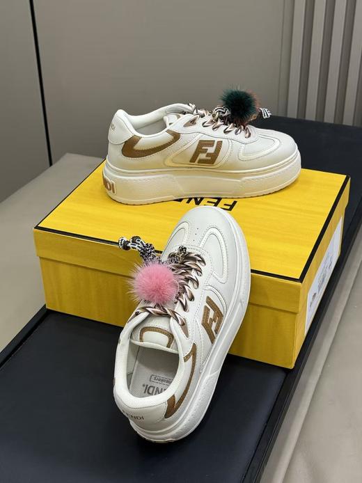 FENDI芬迪 Match Platfo 饼干鞋面包鞋 牛剖层革 吊饰 商品图3