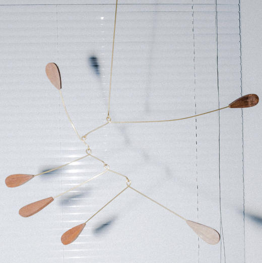 韩国艺术家Mobile动态雕塑挂饰 实木+黄铜 商品图0