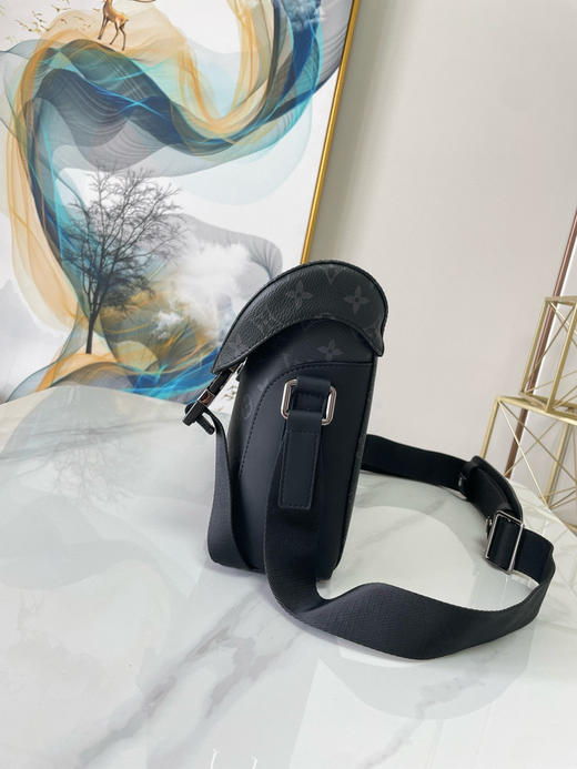 夏季特惠💰850 原单LV M40511 尺寸：33×22.5×11cm VOYAGER 黑花邮差包 变码芯片 商品图3