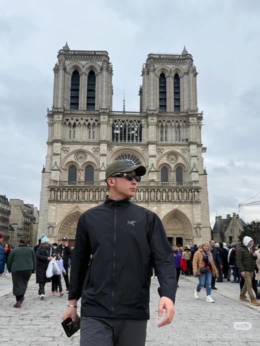 一店d 🐦𝐆𝐚𝐦𝐦𝐚立领软壳 ❗️25年新爆款！！城市通勤系列的门面担当 如果一定要买软壳 那么这件就是首当其冲，不管什么身份它都给你足够的体面和气场 商品图0