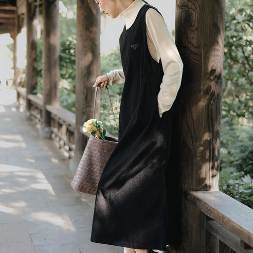 2025秋冬新款灯芯绒文艺无袖连衣裙QM6550 商品图2