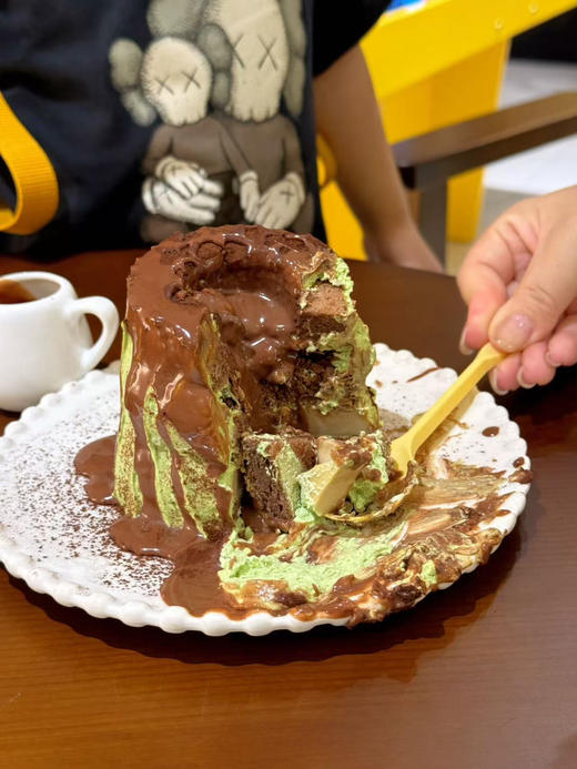 火山熔岩巧克力蛋糕（想在堂食时拥有一款颜值与口感双在线、还能治愈心情的小蛋糕？这款火山熔岩巧克力，闭眼入！） 商品图3