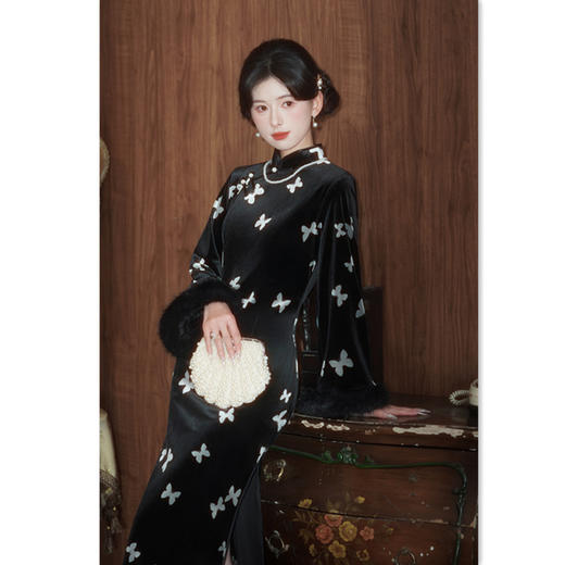 GX蝴蝶花丝绒长袖旗袍女装2025秋冬新款复古国风日常旗袍 商品图3