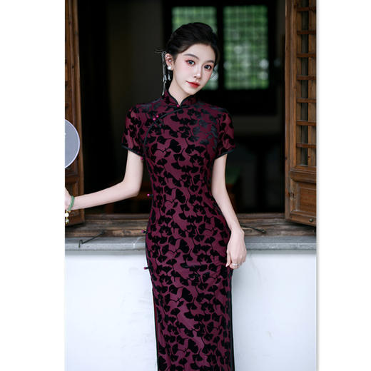 GX港风新中式长款弹力烧花绒短袖旗袍2025初秋新款复古国风修身旗袍 商品图3