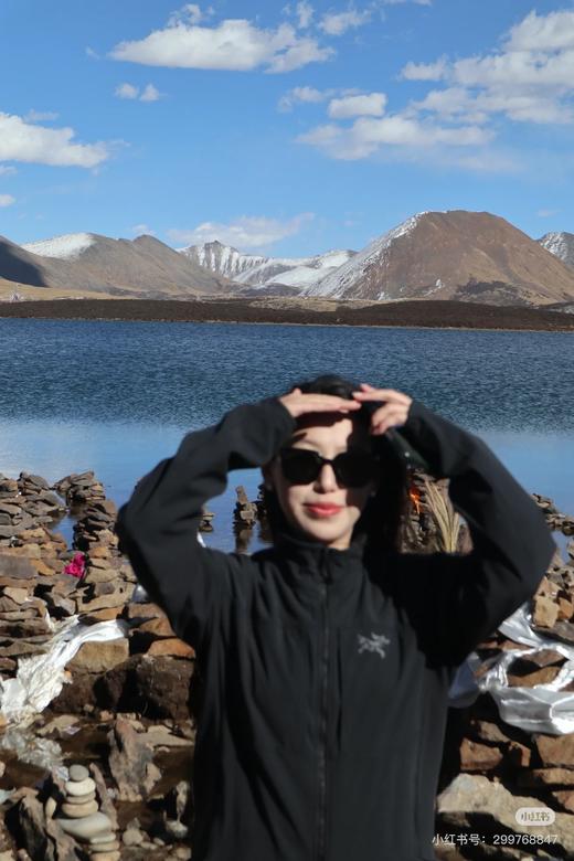 一店d 🐦𝐆𝐚𝐦𝐦𝐚立领软壳 ❗️25年新爆款！！城市通勤系列的门面担当 如果一定要买软壳 那么这件就是首当其冲，不管什么身份它都给你足够的体面和气场 商品图13