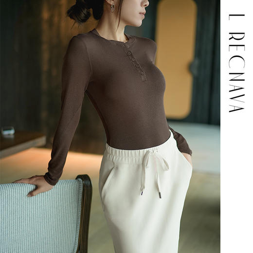 L RECNAVA 莫代尔软糯长袖针织 竖纹纽扣半开襟打底衫 商品图3