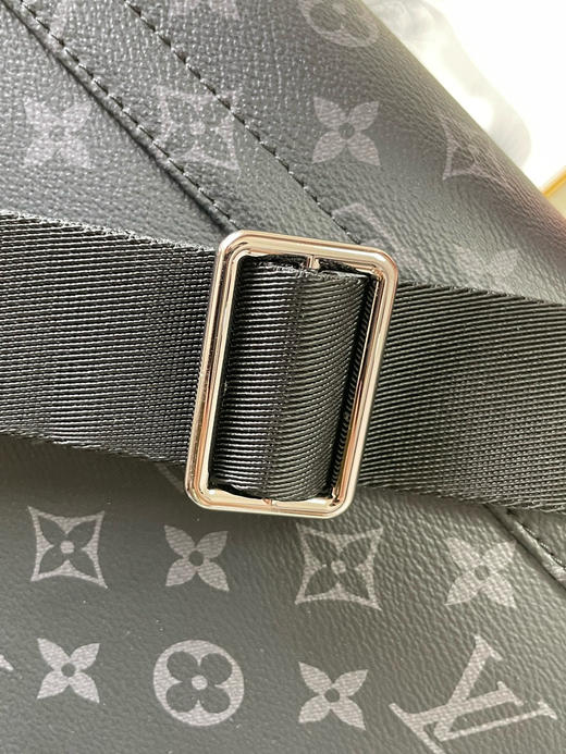夏季特惠💰850 原单LV M40511 尺寸：33×22.5×11cm VOYAGER 黑花邮差包 变码芯片 商品图6