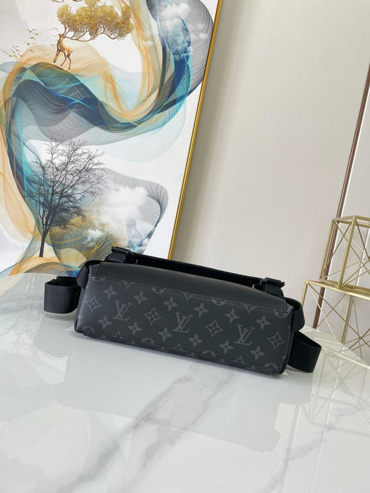 夏季特惠💰850 原单LV M40511 尺寸：33×22.5×11cm VOYAGER 黑花邮差包 变码芯片 商品图4