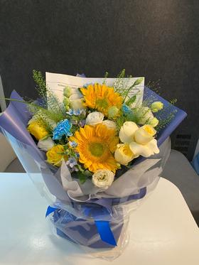 蓝色系向日葵混搭花束