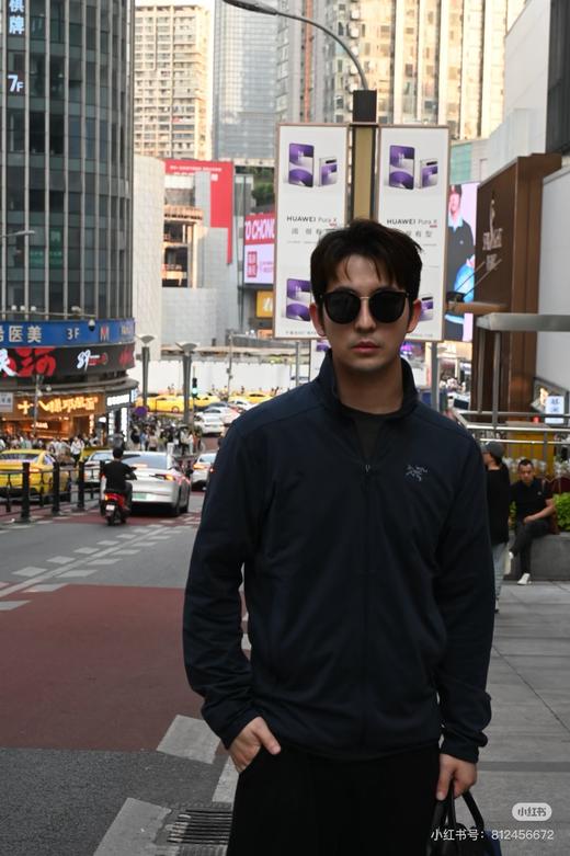 一店d 🐦𝐆𝐚𝐦𝐦𝐚立领软壳 ❗️25年新爆款！！城市通勤系列的门面担当 如果一定要买软壳 那么这件就是首当其冲，不管什么身份它都给你足够的体面和气场 商品图12