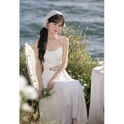 鹿向南「心动讯号」杏色连衣裙2025春季新款女装法式时尚吊带裙 商品图1