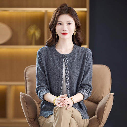 fgtt2567262025秋冬新款圆领针织开衫女宽松显瘦气质百搭拼色上衣妈妈羊毛衫 商品图2