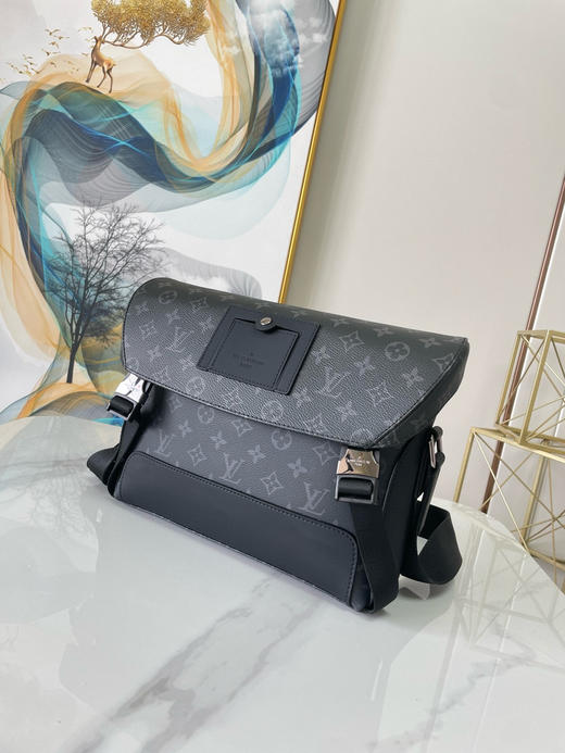 夏季特惠💰850 原单LV M40511 尺寸：33×22.5×11cm VOYAGER 黑花邮差包 变码芯片 商品图1