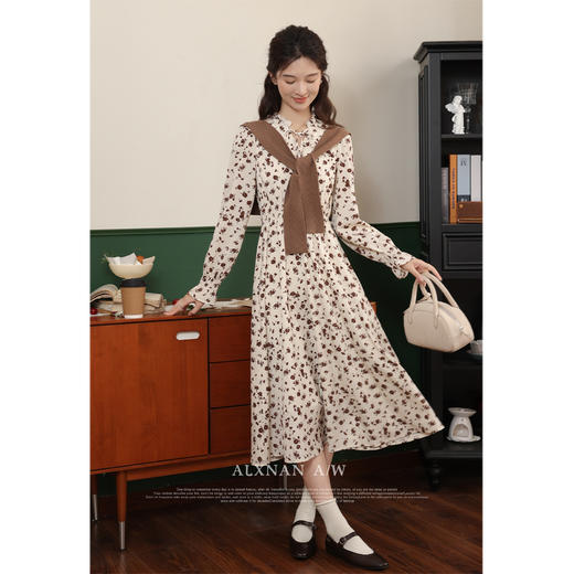 【6折秒杀】鹿向南「棕影雅韵」棕色外搭高端披肩2025春季新款时尚百搭披肩女LXN31303PJ 商品图1