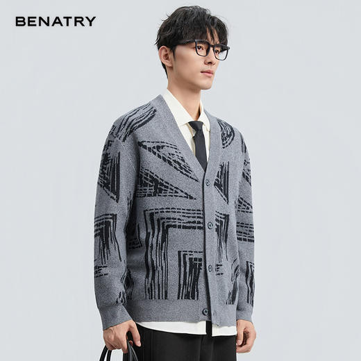 贝纳川2025秋季新品几何线条提花V领开衫ECF316001 商品图4