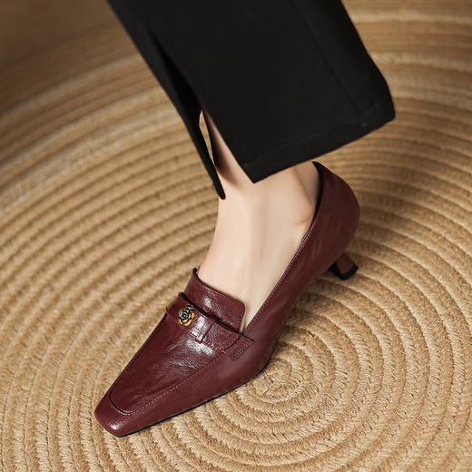 【预售5天】法式复古小方头细跟高跟鞋女真皮山茶花通勤气质工作鞋单鞋四季鞋JLY&18-398A 商品图1