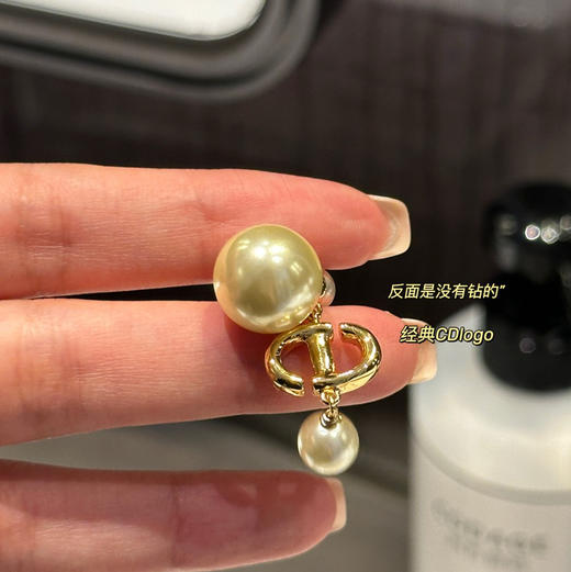 迪ao经典珍珠 CD字母水钻耳钉耳环090801 商品图9