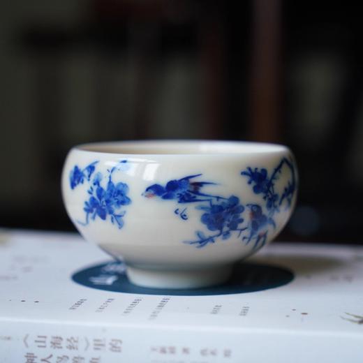 问鼎器度汝窑鹅黄青花平口杯（杏花燕子） 商品图0