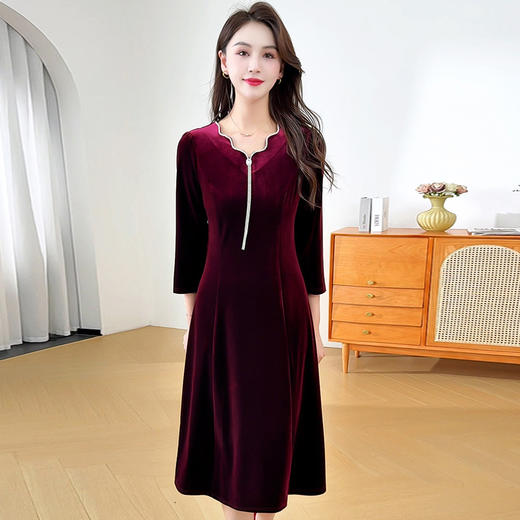 QYM 1852-Y金丝绒礼服裙中长款连衣裙妈妈装长款A字裙 商品图3