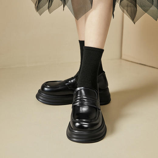 西遇增高厚底乐福鞋女新款秋季法式简约一脚蹬单鞋黑色小皮鞋D0333052 商品图3