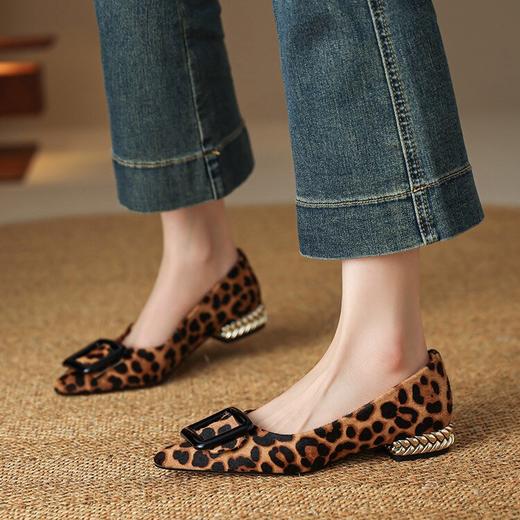 【预售5天】秋季新款气质尖头通勤方扣百搭绒面浅口豹纹单鞋女HYT&MS-7427 商品图2
