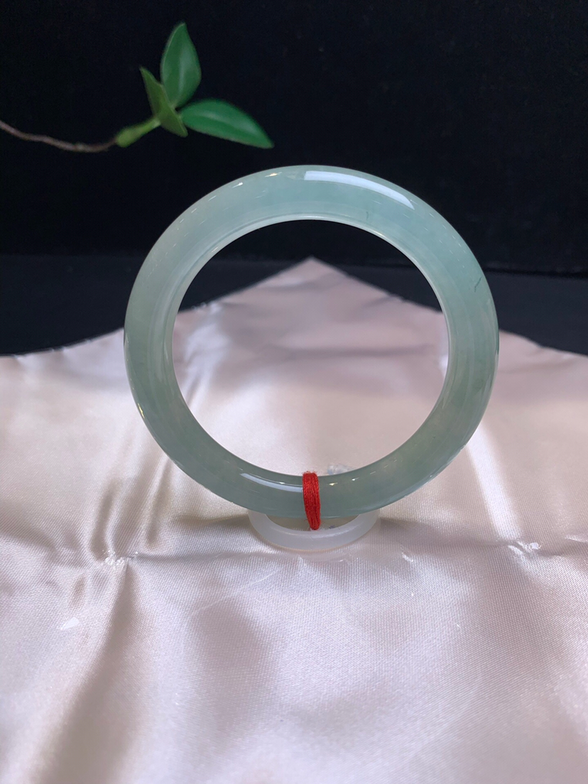 620689，52.7冰晴圆条手镯，条宽9.2mm，整条冰冰的