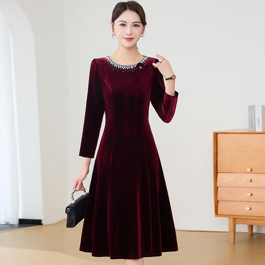 QYM 1861-Y丝绒连衣裙气质妈妈装洋气中长裙 商品图3