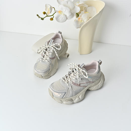 经典鲨2025年秋季专柜款时尚韩版网面透气显高休闲老爹鞋女KW326-537061 商品图3