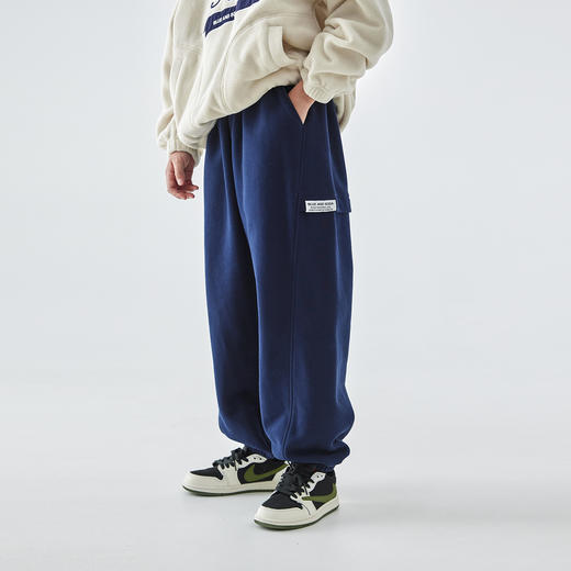 蓝汽水25年冬季新款亲子中大男童分割拼接卫裤绒感保暖纯色束脚裤 商品图4