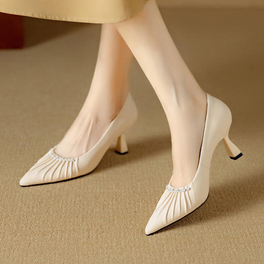 【预售5天】绝美秋季水钻褶皱温柔时尚单鞋新款尖头细跟高跟优雅浅口小皮鞋DB&M6555 商品图0