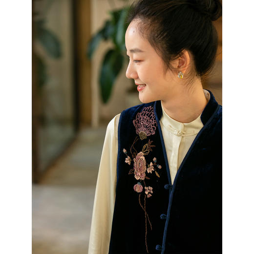 【经典回归】牧衣游丝绒手绣马夹 限量福利款 小尖尖不支持会员折 商品图3