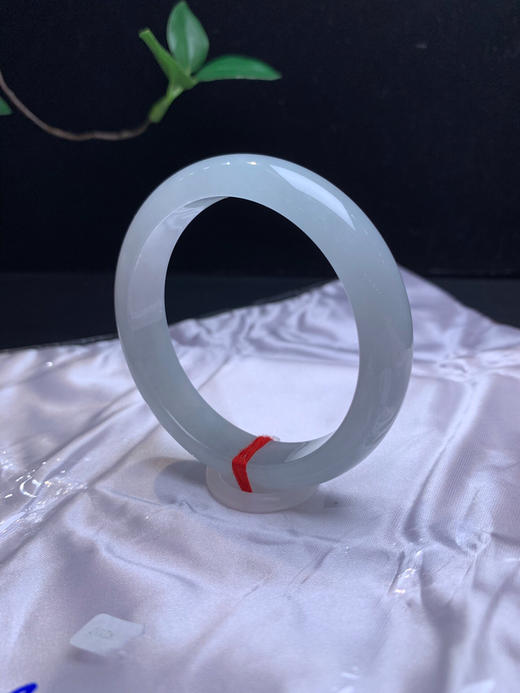 620696，55.5 正圈手镯，12.1-7.6mm，清新干净的种水镯。润润的 商品图3