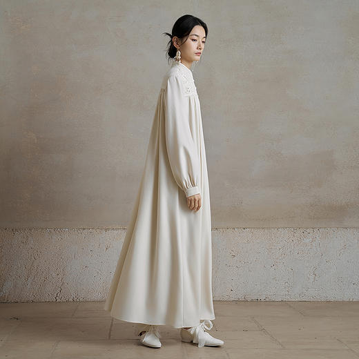 【林栖设计小店】【手工钩花】纯白系列国风连衣裙手工串珠2025秋冬新款宽松长裙女1954024 商品图1