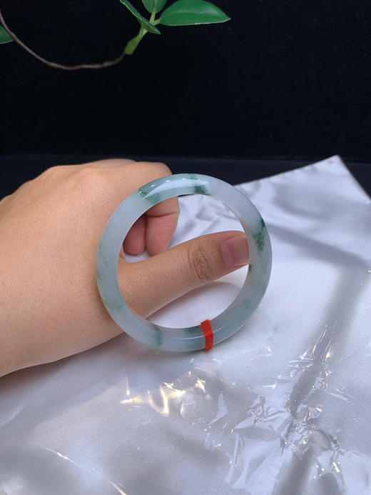 620697，52 飘花正圈手镯，10.7-7.2mm，很秀气的细条正圈 商品图5