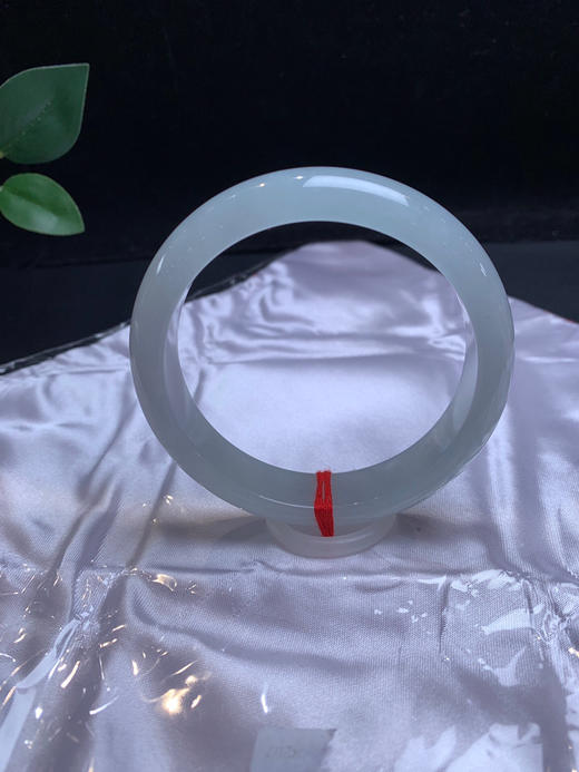 620696，55.5 正圈手镯，12.1-7.6mm，清新干净的种水镯。润润的 商品图2