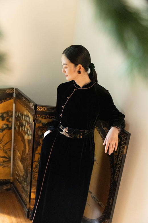 牧衣游原创 丝绒净色连衣裙秋季新款复古立领气质新中式长裙 庭雨 商品图5