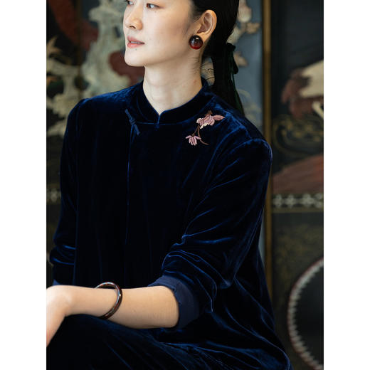 【经典回归】牧衣游 丝绒手绣开衫 限量福利款 蔓菁不支持会员折 商品图2