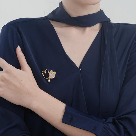 袋鼠团团贝母胸针 商品图0