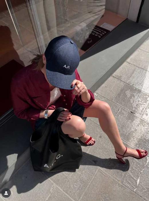 现货 THS-无  APC家 源尾必入 丹宁牛仔外套QF093+简约通勤牛仔包 CQ1414 棒球帽 CN211 商品图4